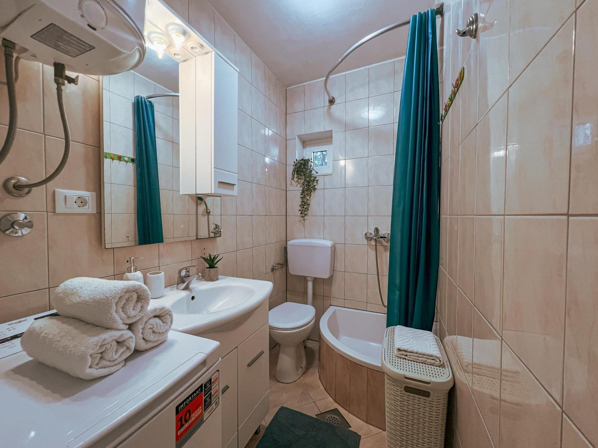 Ag Residence, Old Apartment Split